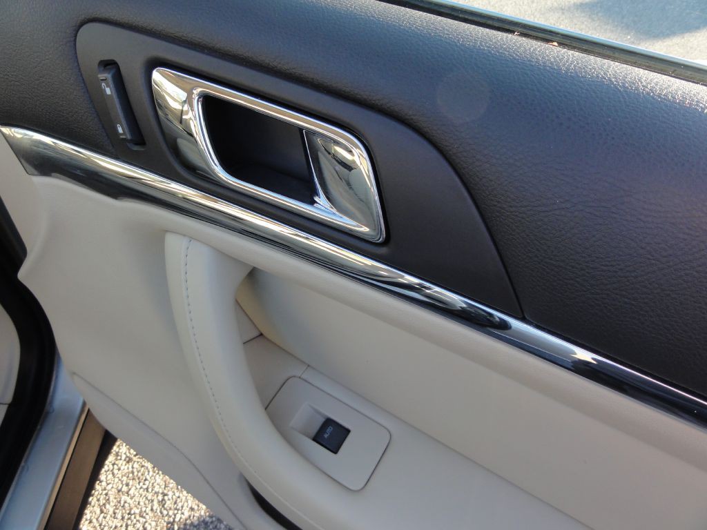 2010 Lincoln MKS Image 14