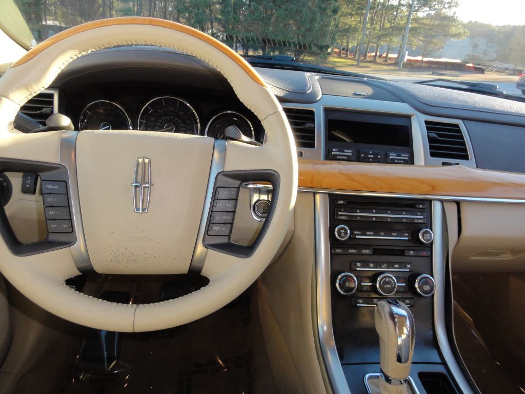 2010 Lincoln MKS Image 18