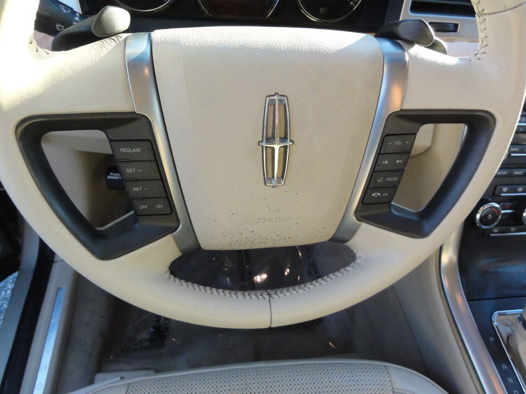 2010 Lincoln MKS Image 20