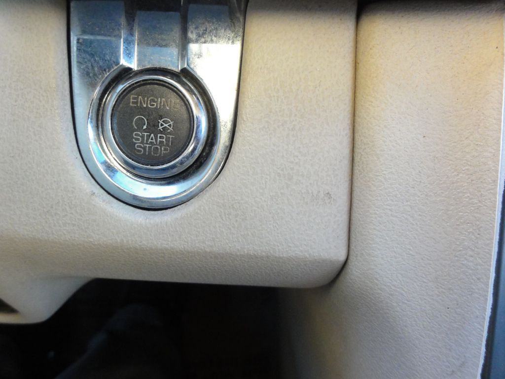 2010 Lincoln MKS Image 24