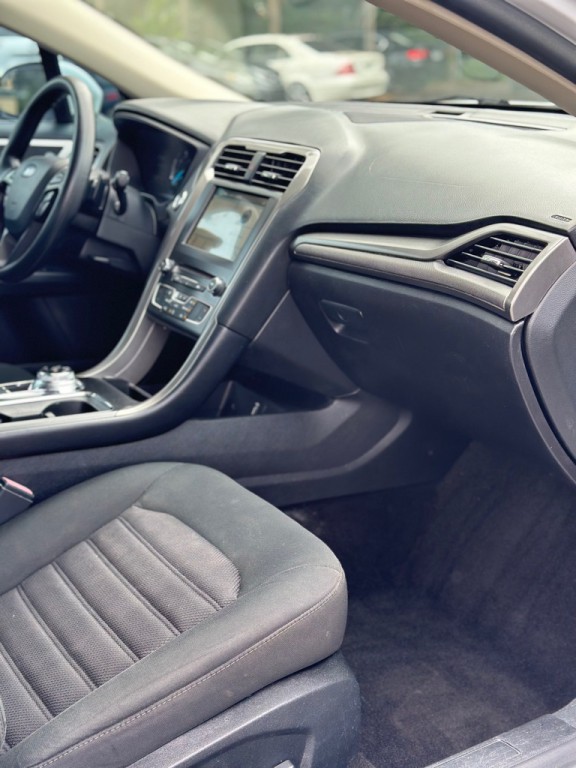 2018 Ford Fusion Image 16