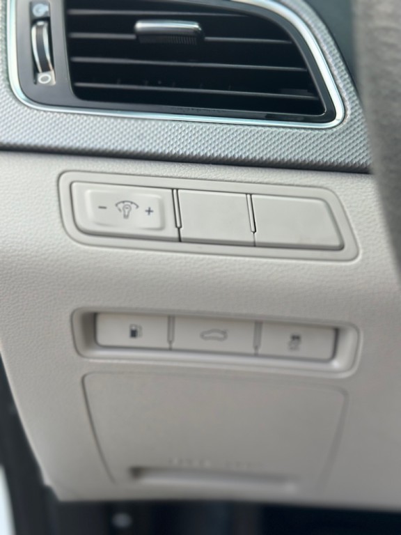 2015 Hyundai Sonata Image 12