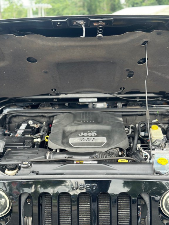 2013 Jeep Wrangler Unlimited Image 21