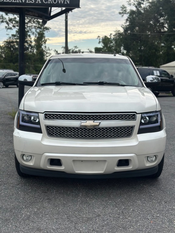 2011 Chevrolet Suburban Image 3
