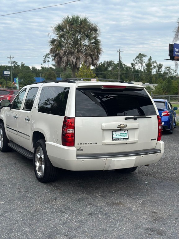 2011 Chevrolet Suburban Image 5