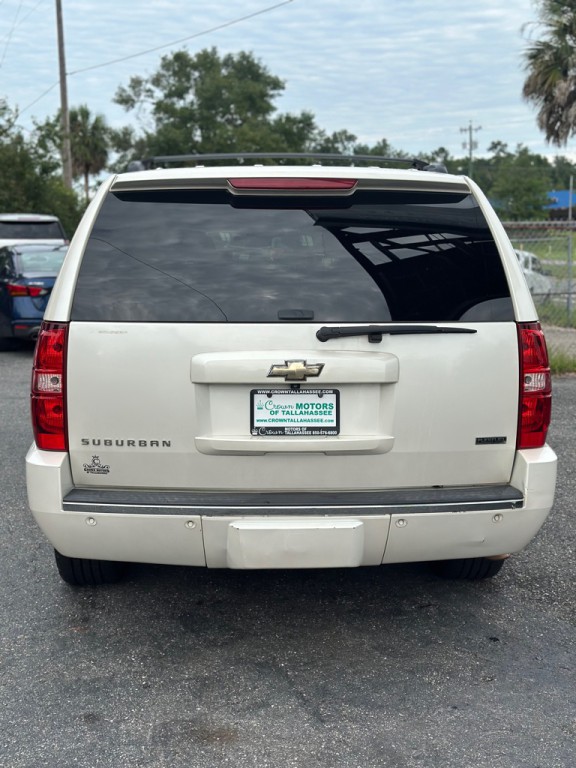 2011 Chevrolet Suburban Image 6