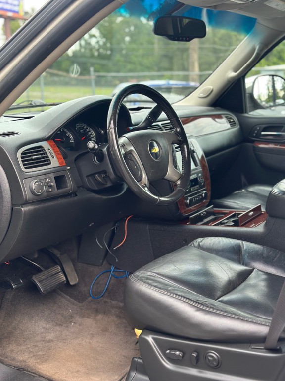 2011 Chevrolet Suburban Image 7