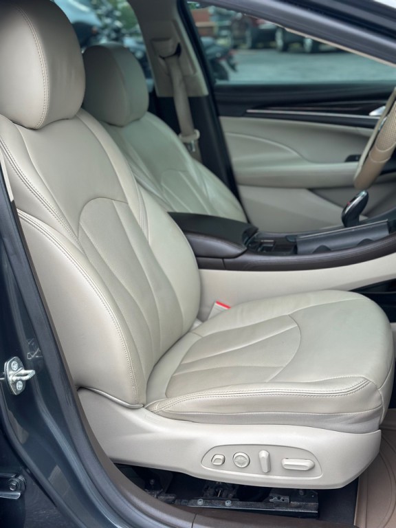 2017 Buick Lacrosse Image 19