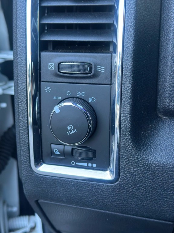 2016 RAM 1500 Image 11