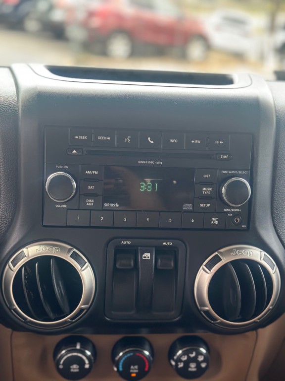 2011 Jeep Wrangler Image 11