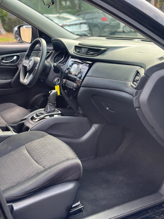 2017 Nissan Rogue Image 16