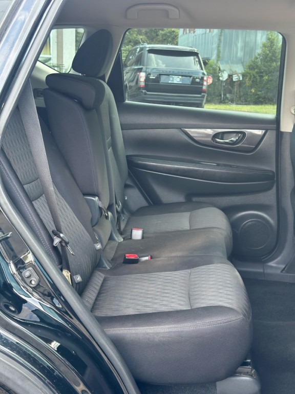 2017 Nissan Rogue Image 18