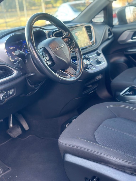 2021 Chrysler Pacifica Image 8