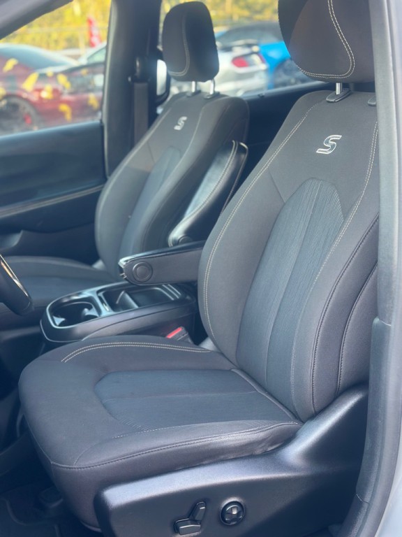 2021 Chrysler Pacifica Image 9