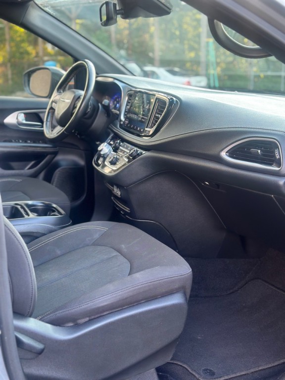 2021 Chrysler Pacifica Image 18