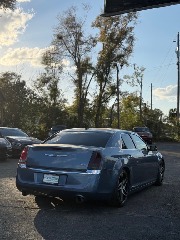 2011 Chrysler 300 Image 3