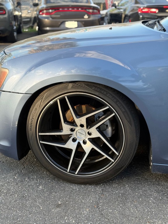 2011 Chrysler 300 Image 5