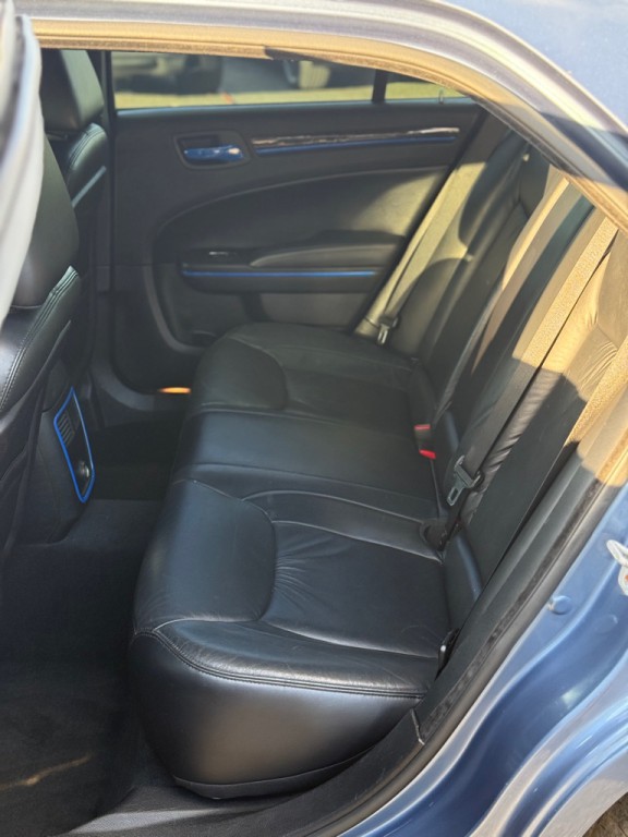 2011 Chrysler 300 Image 6