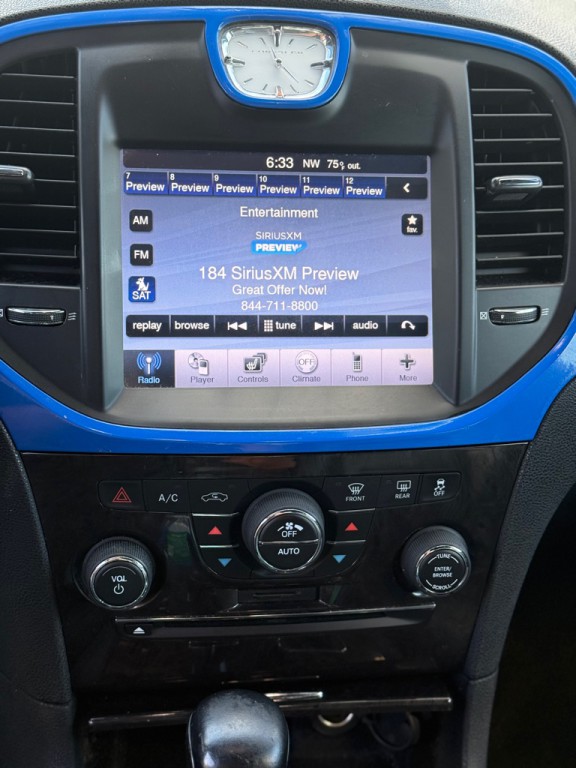 2011 Chrysler 300 Image 7