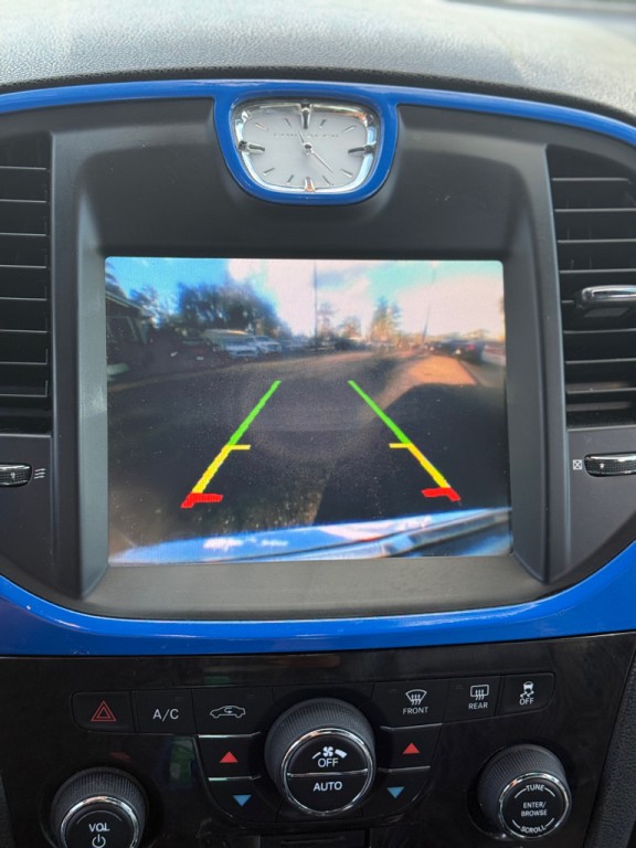 2011 Chrysler 300 Image 8