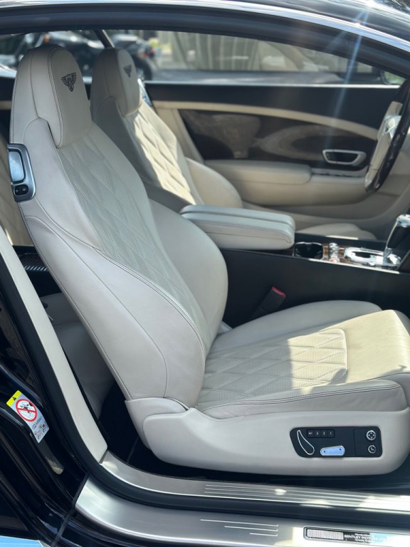 2012 Bentley Continental Image 22