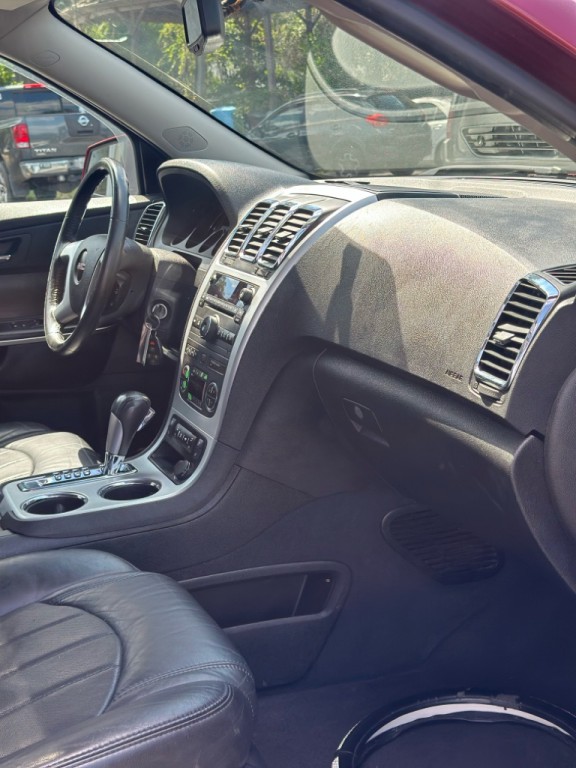 2010 GMC Acadia Image 16