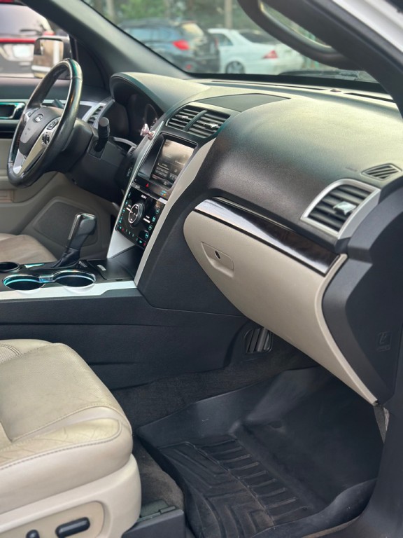 2014 Ford Explorer Image 18