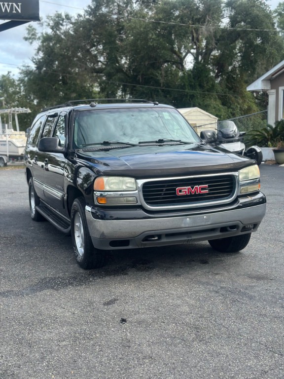 2004 GMC Yukon Image 2