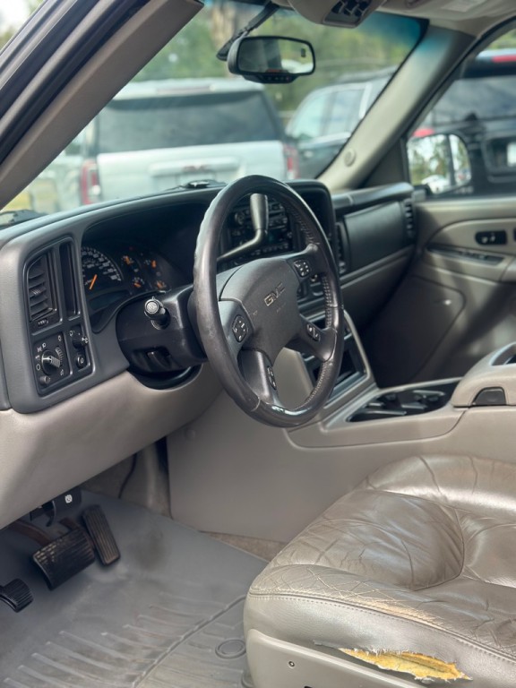 2004 GMC Yukon Image 7