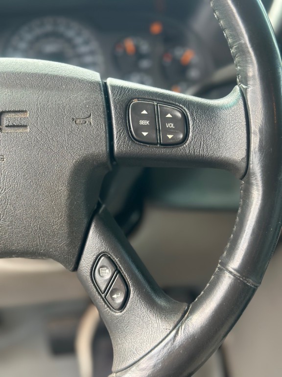 2004 GMC Yukon Image 10