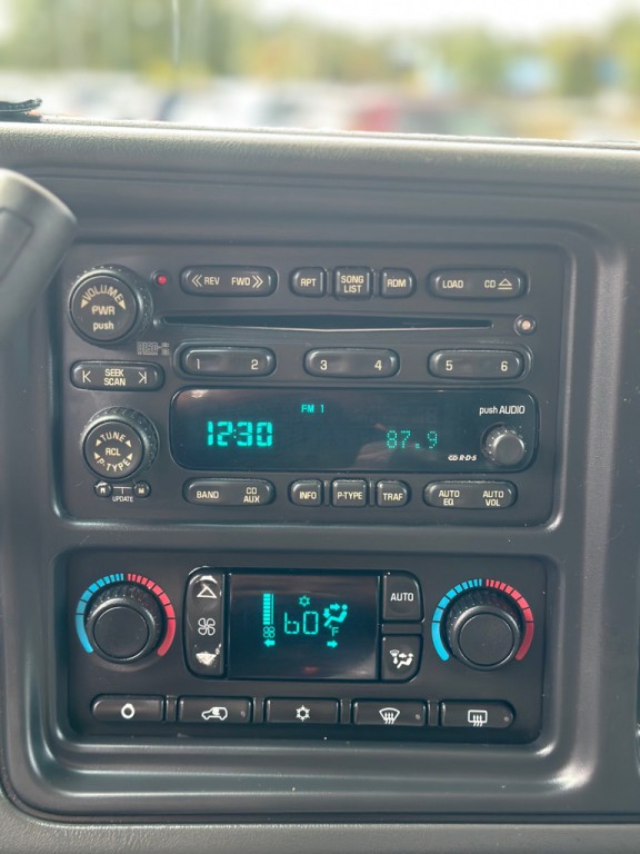 2004 GMC Yukon Image 13