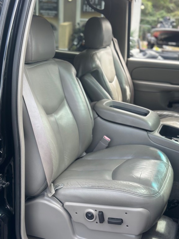 2004 GMC Yukon Image 16