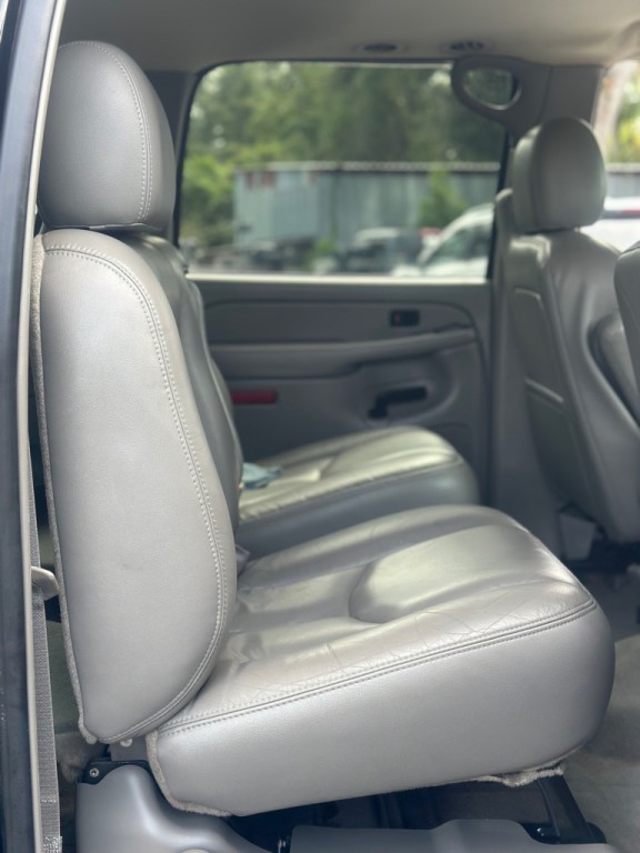 2004 GMC Yukon Image 17