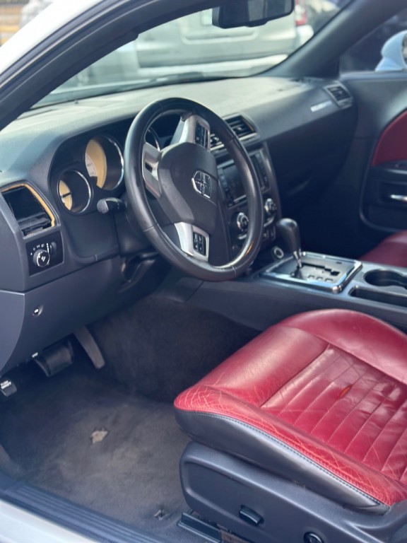 2014 Dodge Challenger Image 2