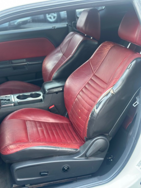 2014 Dodge Challenger Image 3