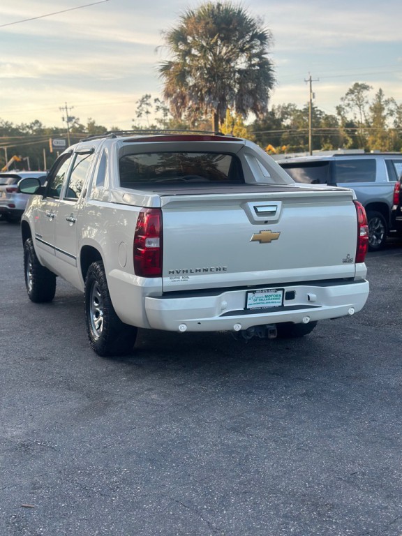 2013 Chevrolet Avalanche Image 4
