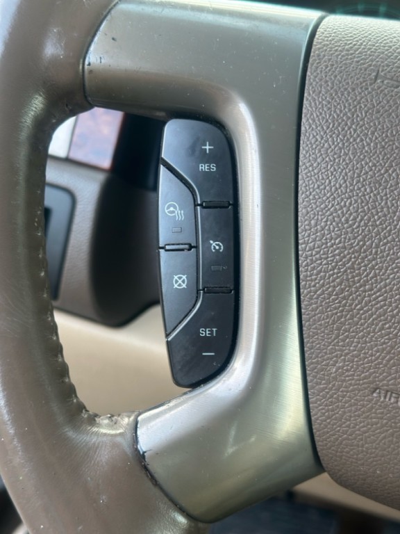 2013 Chevrolet Avalanche Image 11
