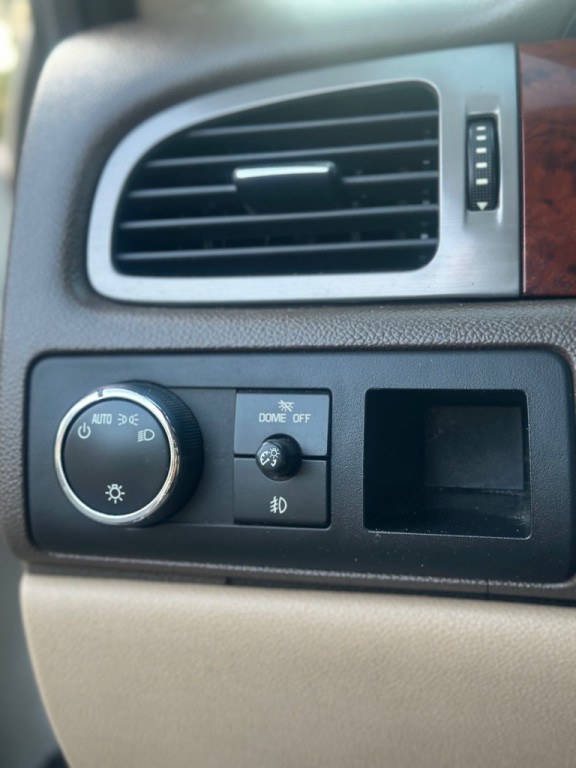 2013 Chevrolet Avalanche Image 12