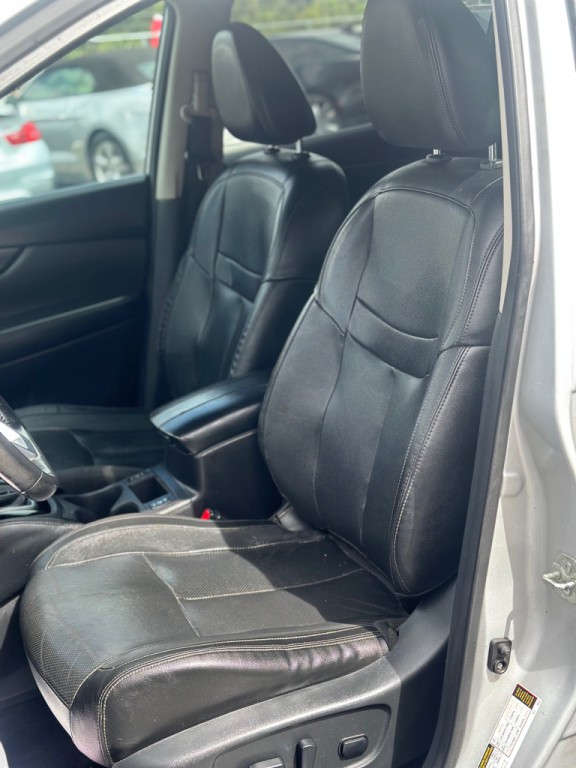 2018 Nissan Rogue Image 8