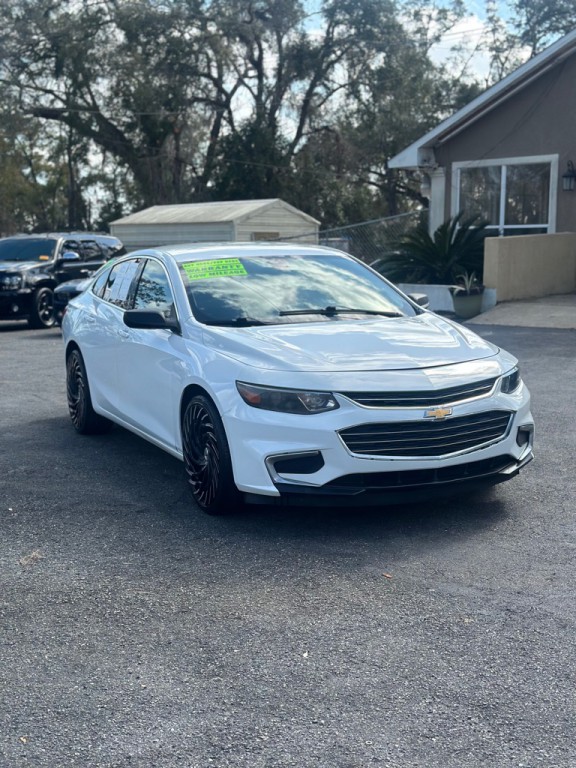 2016 Chevrolet Malibu Image 2