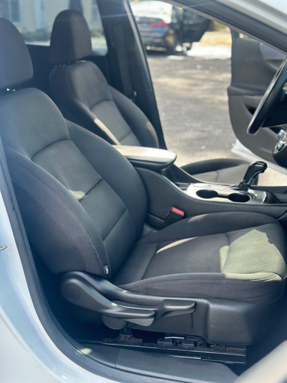 2016 Chevrolet Malibu Image 18