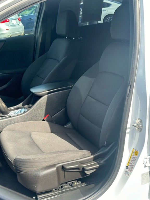 2016 Chevrolet Malibu Image 8