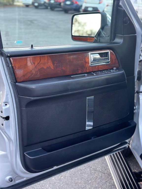 2017 Lincoln Navigator Image 10
