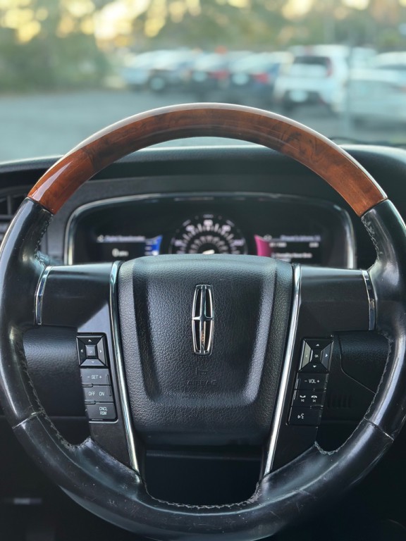 2017 Lincoln Navigator Image 13