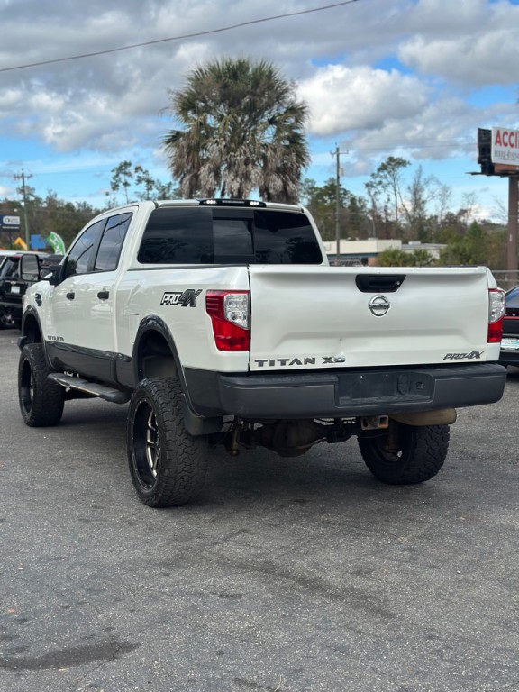 2017 Nissan Titan Image 6