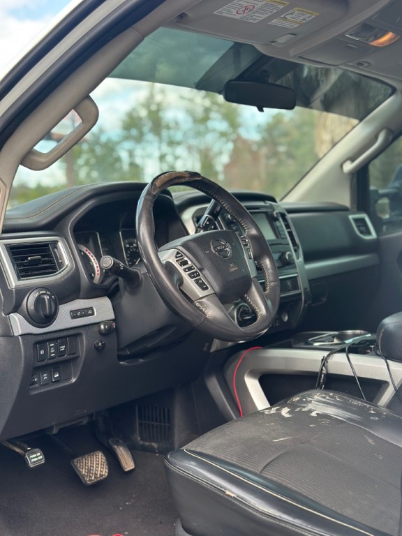 2017 Nissan Titan Image 9