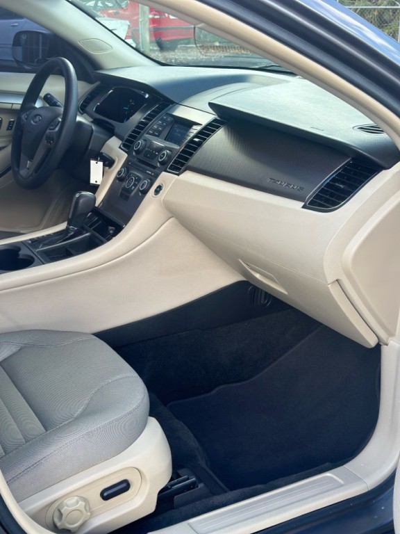 2014 Ford Taurus Image 16