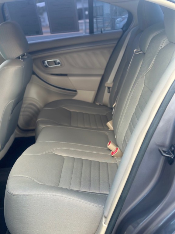 2014 Ford Taurus Image 18