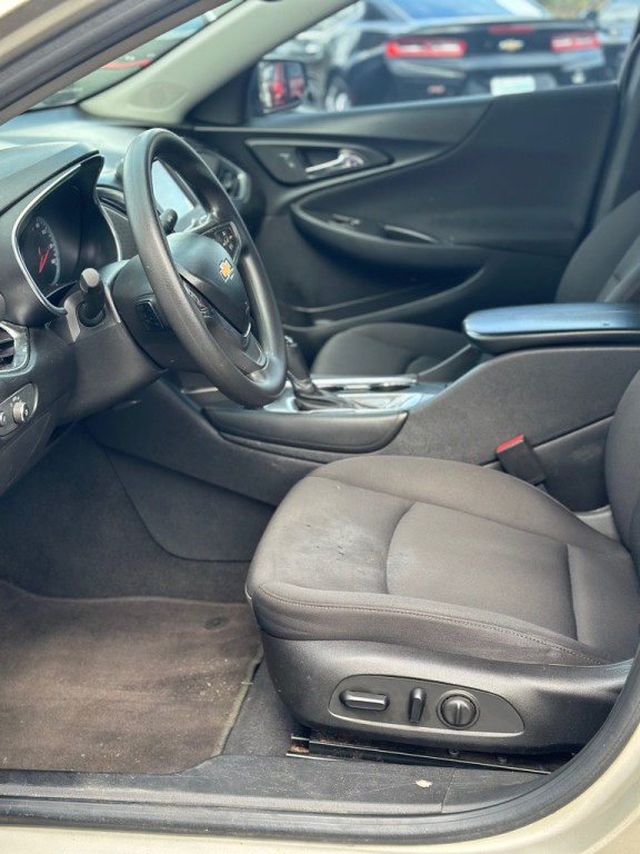 2016 Chevrolet Malibu Image 5
