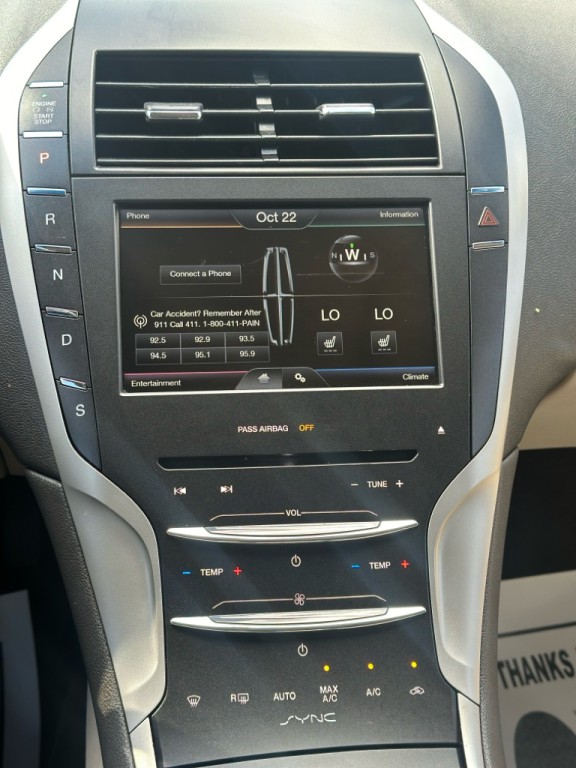 2016 Lincoln MKZ Image 12